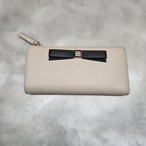 Kate Spade Beige/Black Bow Zip Closure NWT Wallet